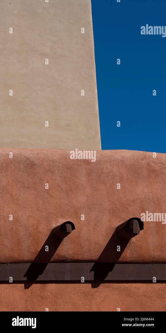 Una fila de destornilladores eléctricos en una junta de sombra, REINO UNIDO  Fotografía de stock - Alamy
