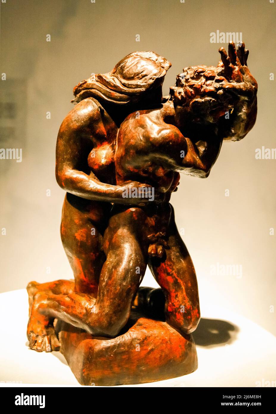 Italia Emilia Romagna Bertinoro: Museo Interreligioso: Adán y Eva. Bronce por Francesco Messina 1929 Salón del Mal Foto de stock