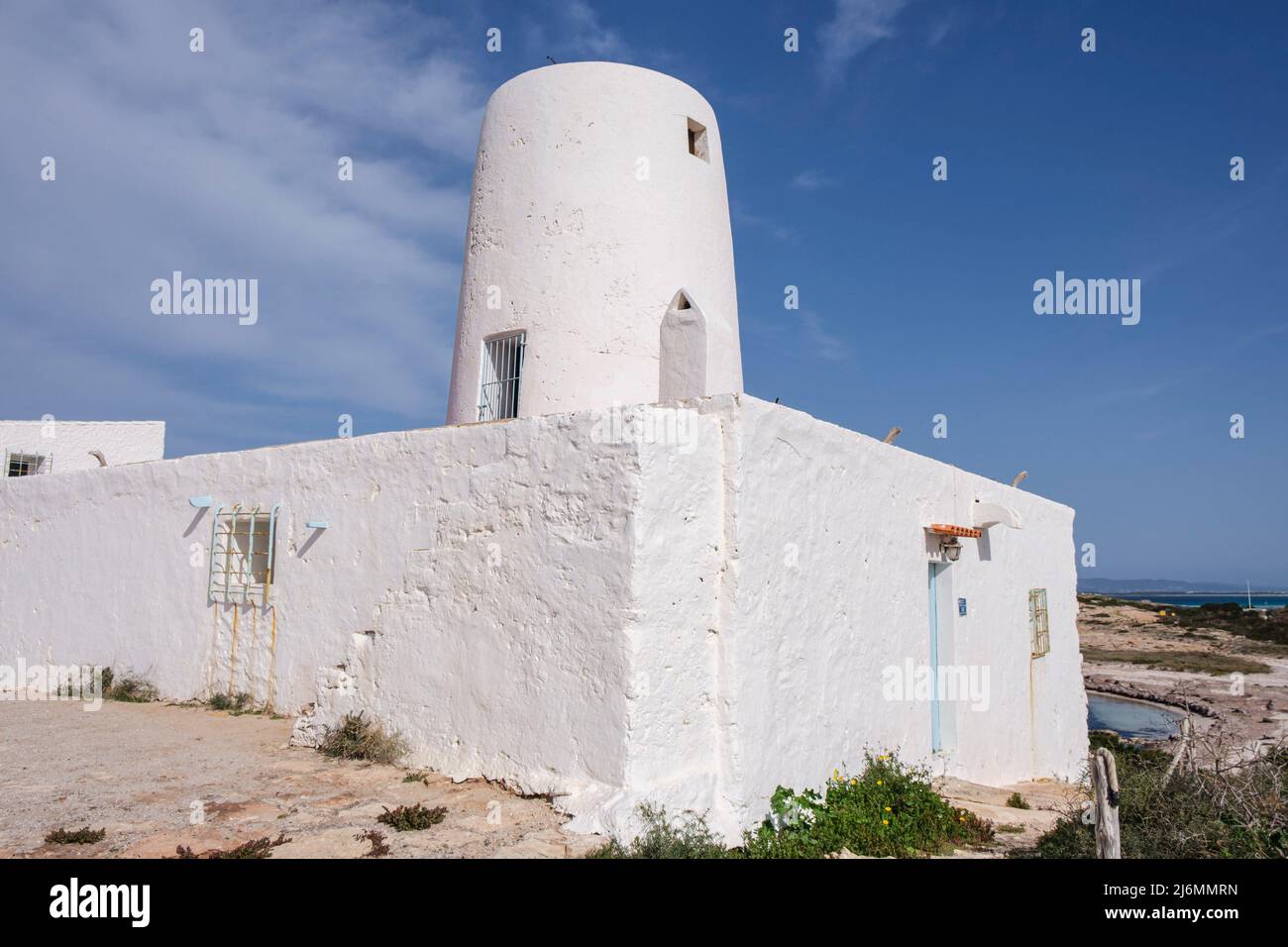 Es Molí de Sal ,molino perteneciente a la antigua industria de la sal. Molí  des Carregador de la Sal, Formentera, Islas Pitiusas, Comunidad Baleares,  España Fotografía de stock - Alamy