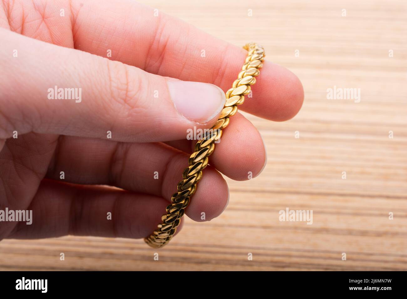 Muestra de pulseras de oro ejemplos de joyas turcas Fotografía de stock -  Alamy
