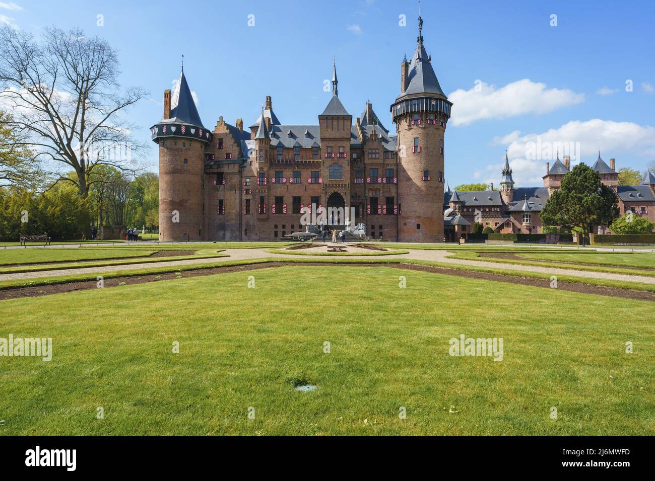 Arquitectura y jardín paisaje del famoso Castillo De Haar en Holanda Foto de stock