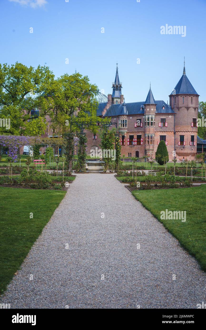 Arquitectura y jardín paisaje del famoso Castillo De Haar en Holanda Foto de stock