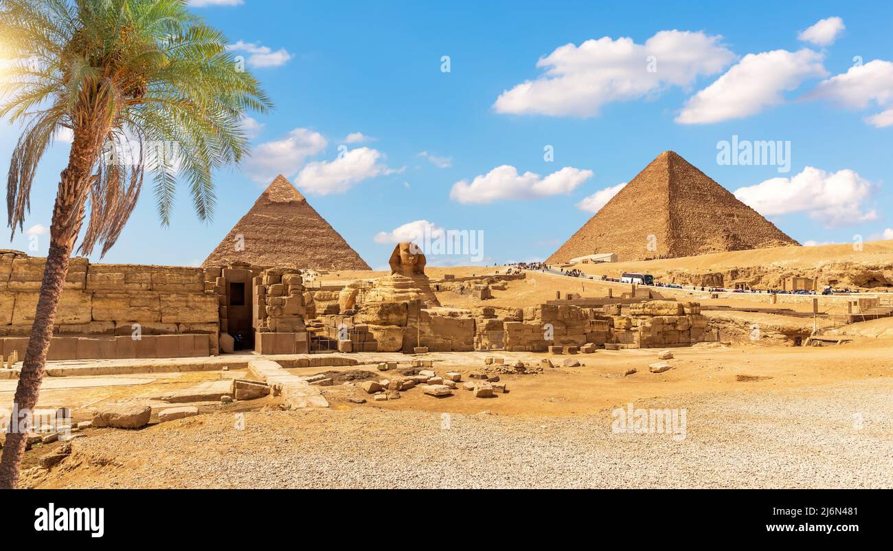 La Gran Esfinge y el Complejo Pirámide de Egipto Famosa Maravilla del Mundo, Giza, África. Foto de stock