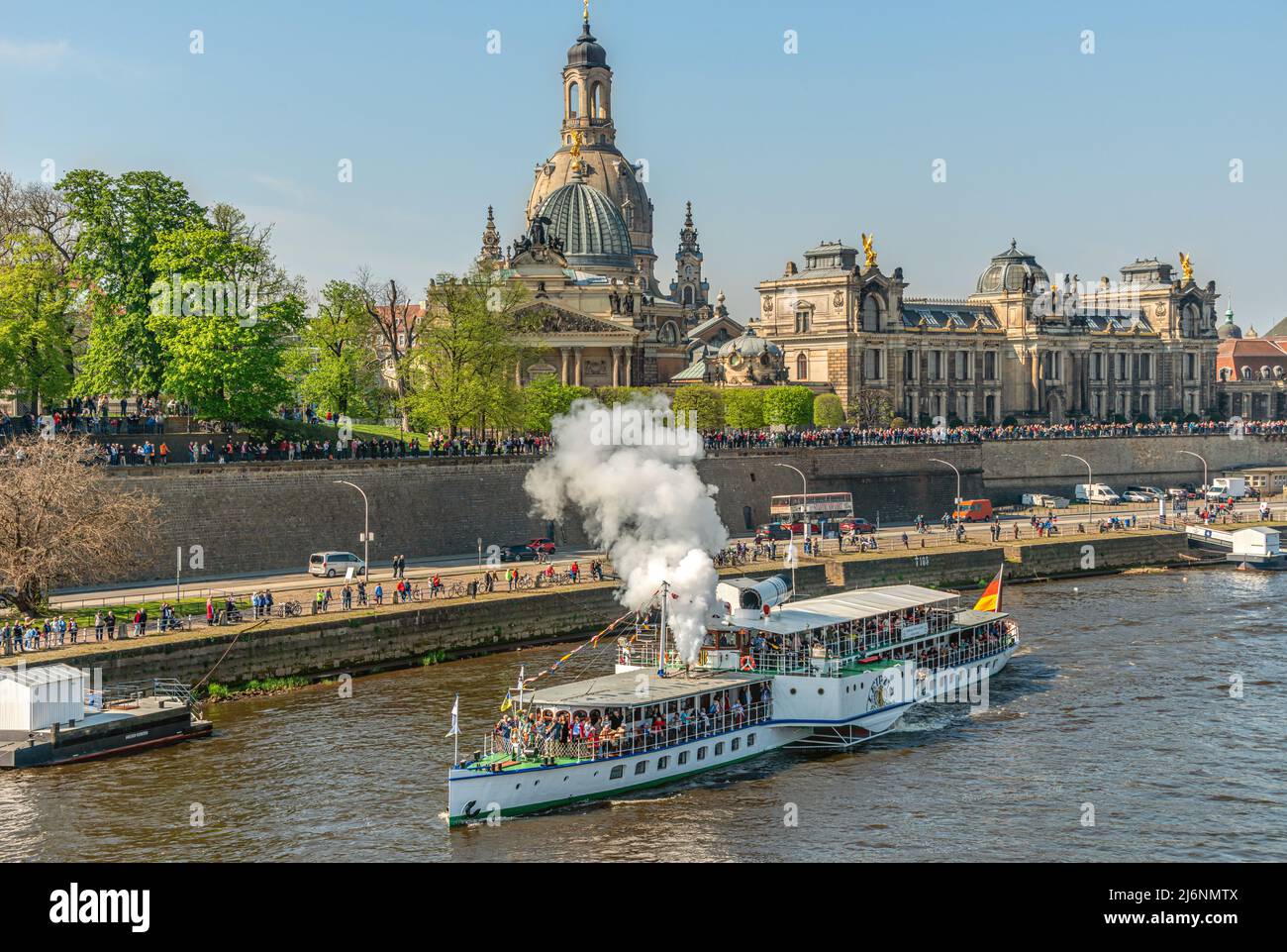 Desfile anual de barcos de vapor 2022 en el río Elbe, Dresden, Sajonia, Alemania Foto de stock