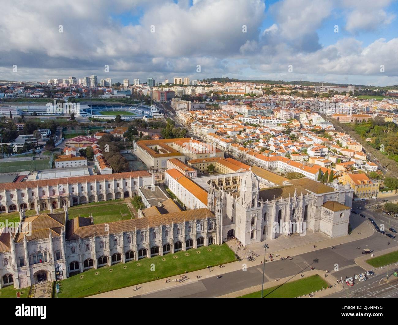 Vista aérea del monasterio histórico Mosteiro dos Jeronimos Lisboa Portugal Foto de stock
