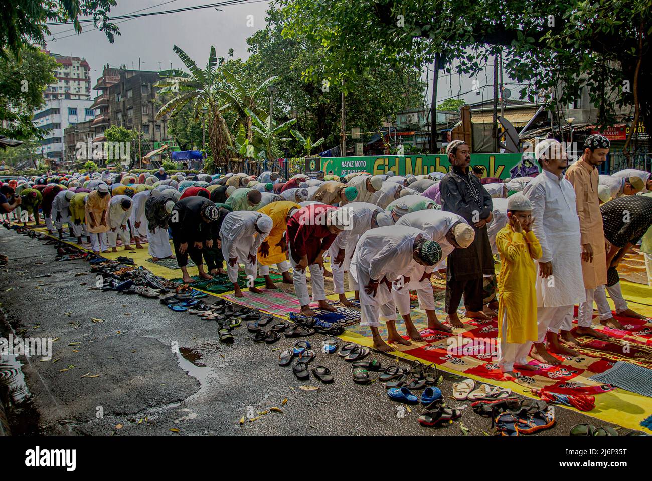 Kolkata, India, 02/05/2022, el festival de Eid al-Fitr, el festival de la  rápida ruptura, es una fiesta religiosa importante celebrada por los  musulmanes en todo el mundo que marca el fin del