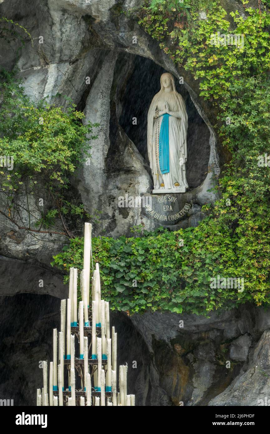 Gruta de maria virgen fotografías e imágenes de alta resolución - Alamy