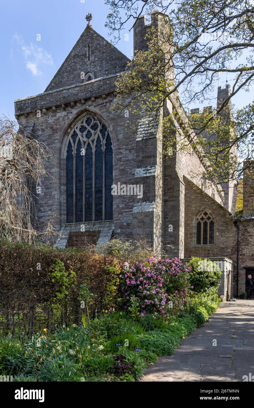 La Iglesia Catedral de San Juan Evangelista, Brecon, Brecon Beacons National Park, Powys, Gales Foto de stock