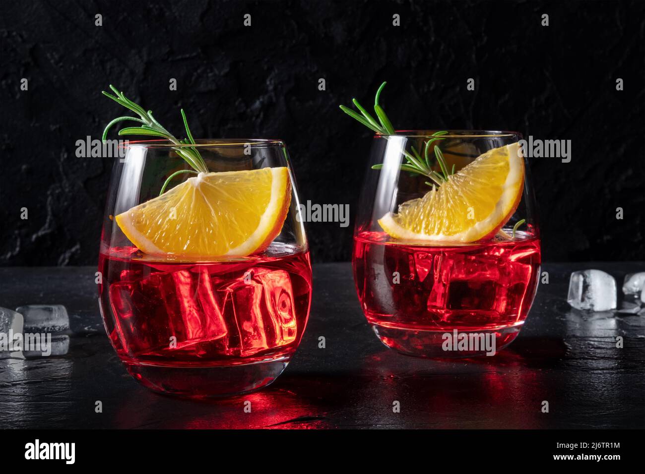 Campari drink fotografías e imágenes de alta resolución - Alamy