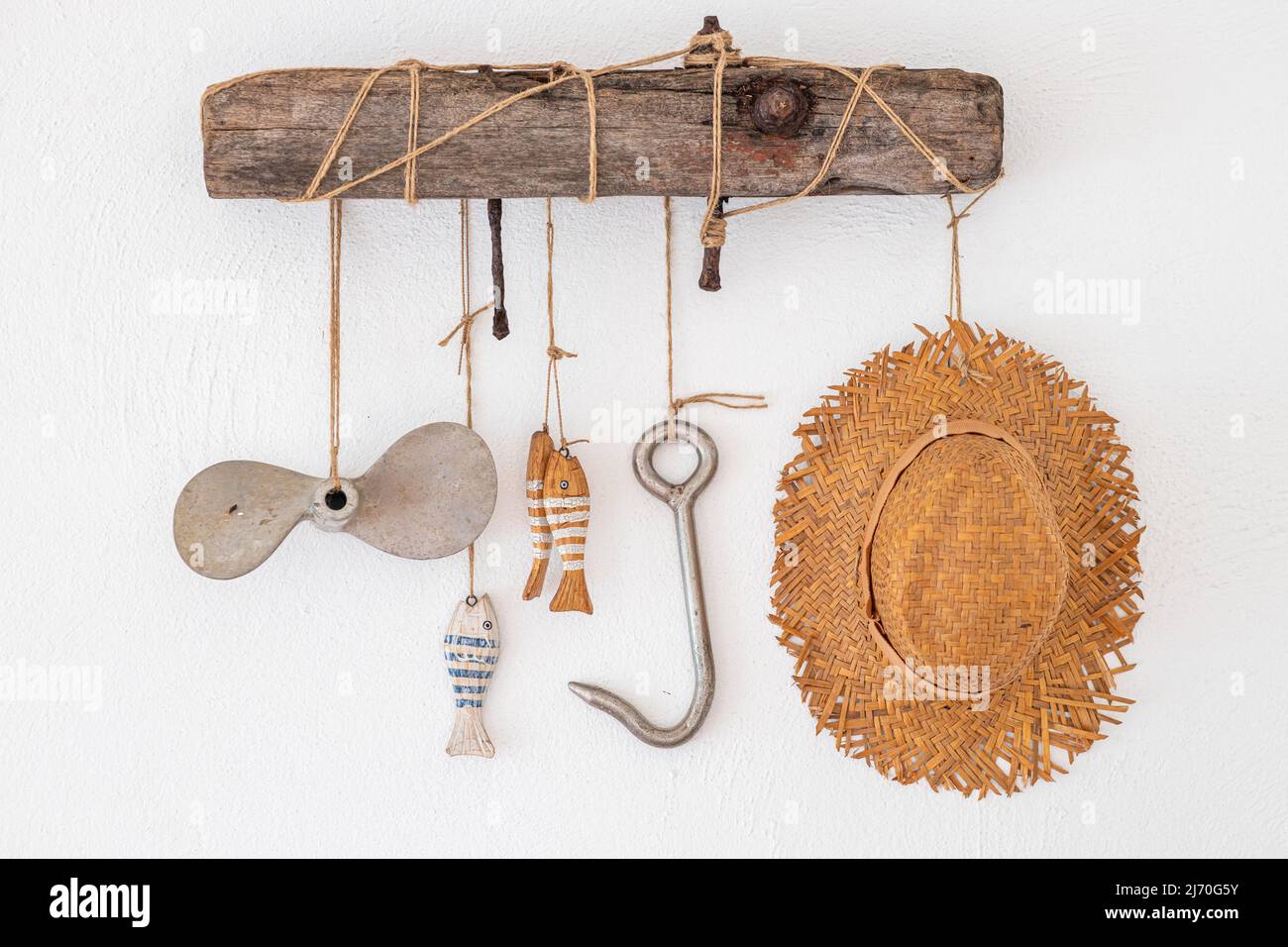 Pescadores herramientas Sailor equipos estilo hogar decoración objetos  colgantes Fotografía de stock - Alamy