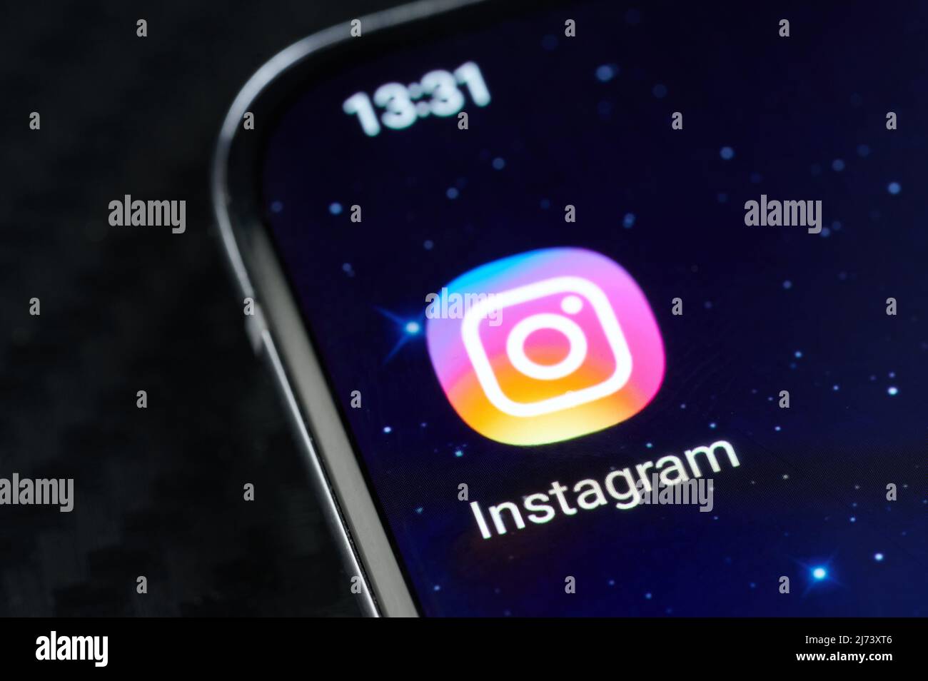 Nueva york, EE.UU. - 5 de mayo de 2022: Aplicación de medios sociales Instagram para móviles en la pantalla del smartphone vista de cerca Foto de stock