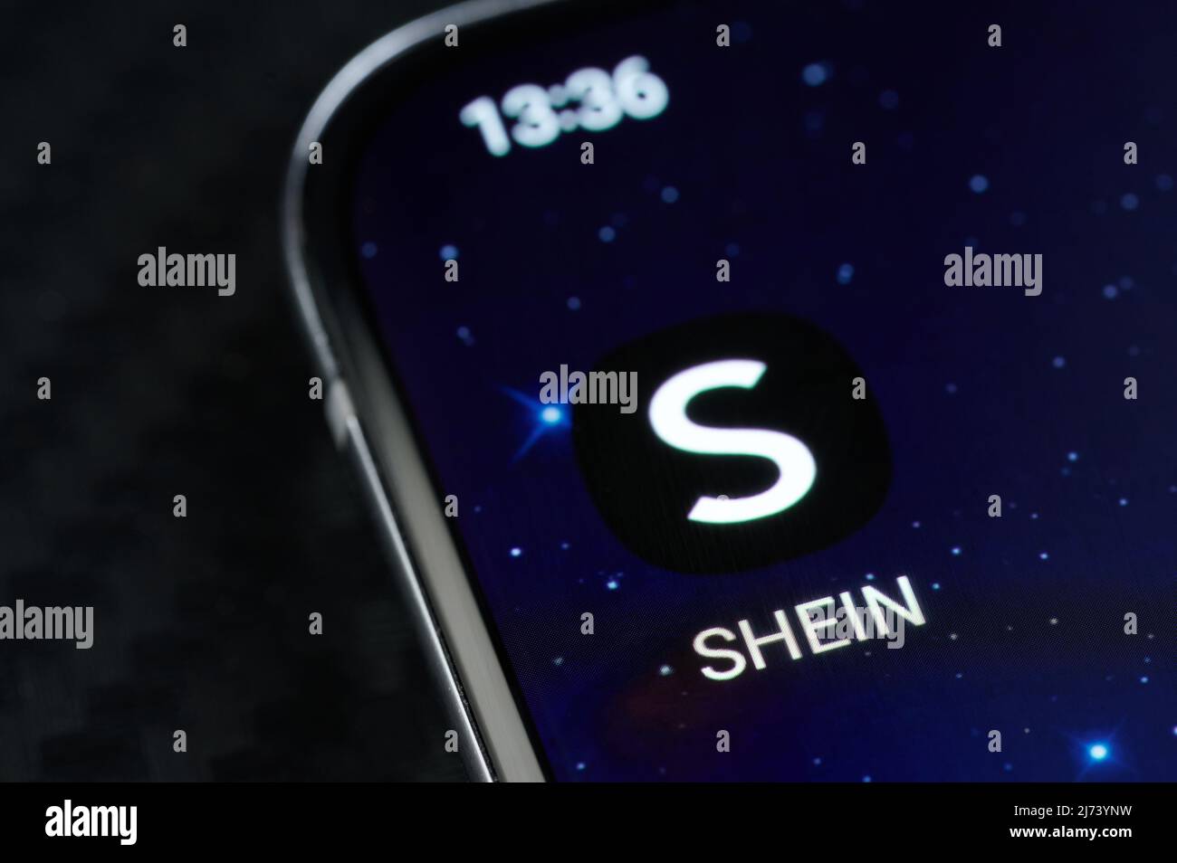 Nueva york, EE.UU. - 5 de mayo de 2022: Shein tienda de aplicaciones  móviles en la pantalla del smartphone vista de cerca Fotografía de stock -  Alamy