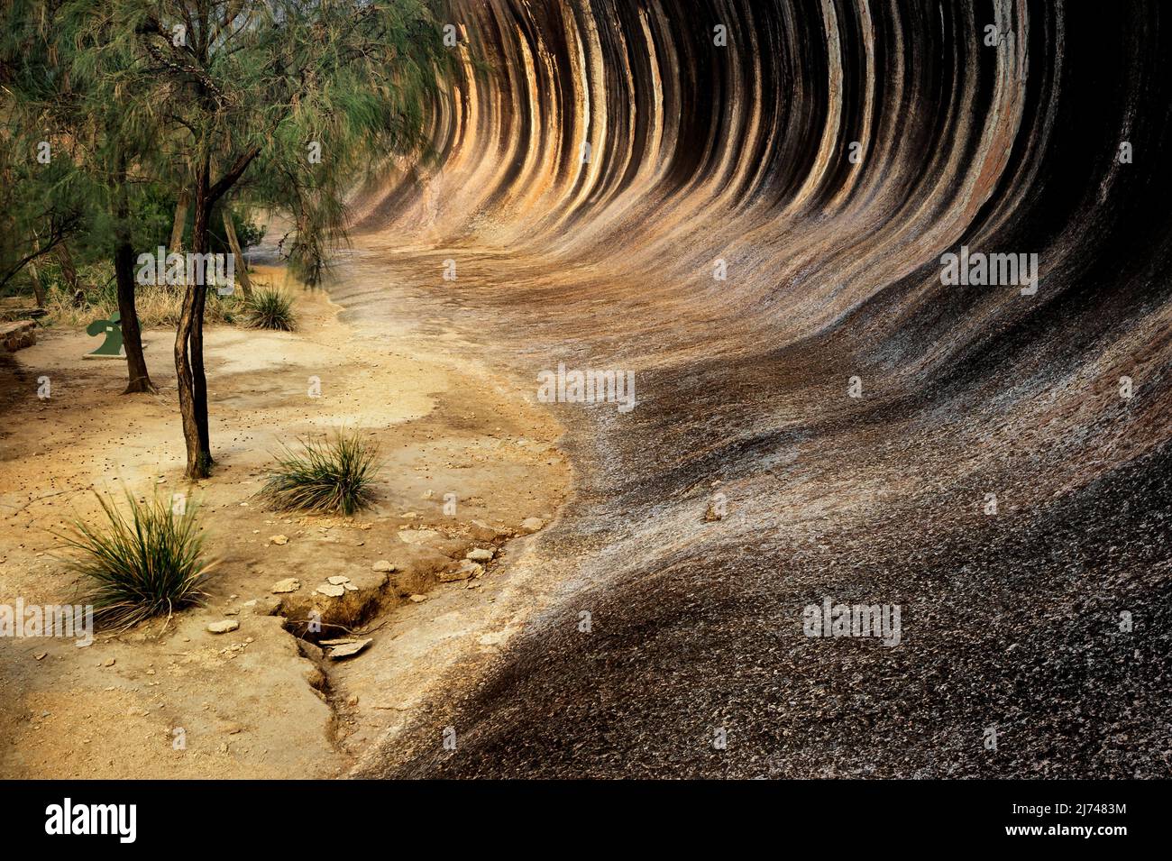 Formación de rocas reconocibles de Wave Rock en el Outback de Australia Occidental. Foto de stock