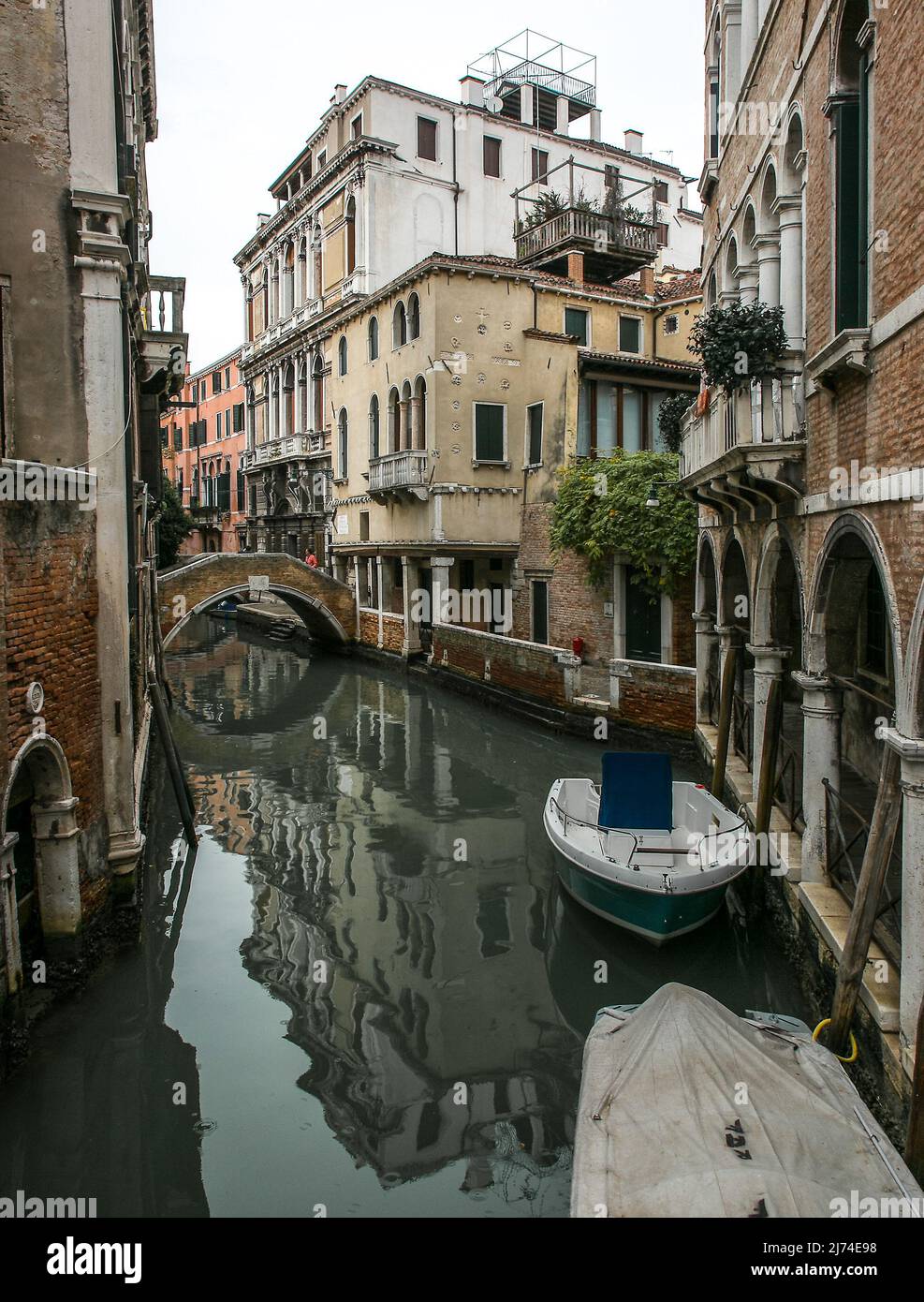 Italien Venedig Kanal im Cannaregio-Bezirk -642 mit Palazzi Foto de stock