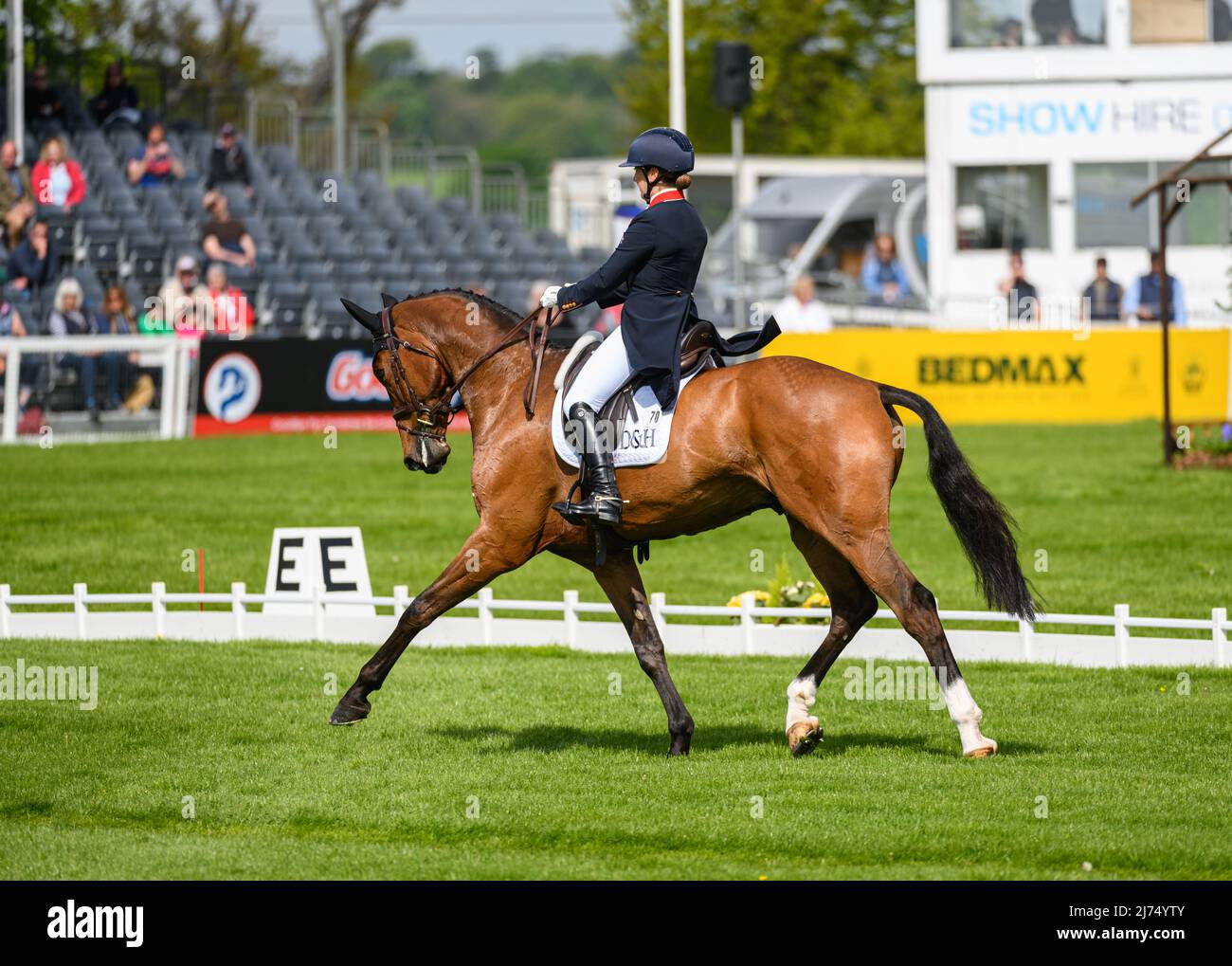 Laura Collett y LONDRES 52 Durante la fase Dressage, Badminton Horse Trials, Gloucestershire UK 6 de mayo de 2022 Foto de stock