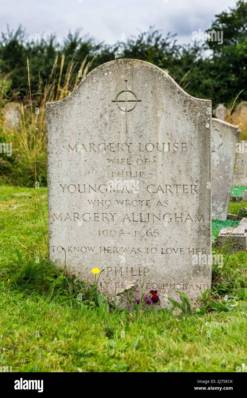 Tumba de Margery Allingham, 1904-66, escritora de crímenes, y de su marido Philip Youngman Carter, 1904-1969 Foto de stock