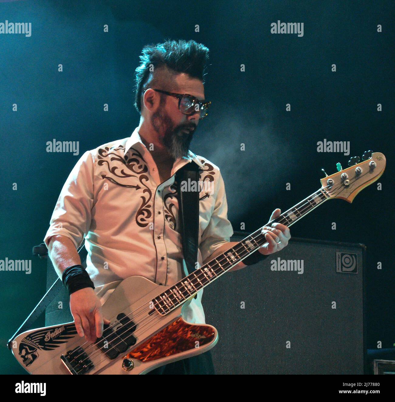 Taka Hirose De Feeder Performing Live On Stage En Concierto En El O2 Guildhall Southampton Martes 26th De Abril De 22 Fotografia De Stock Alamy