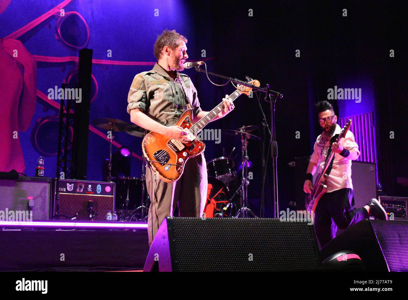 Grant Nicholas Y Taka Hirose De Feeder Performing Live On Stage In Concert En El O2 Guildhall Southampton Martes 26th De Abril De 22 Fotografia De Stock Alamy