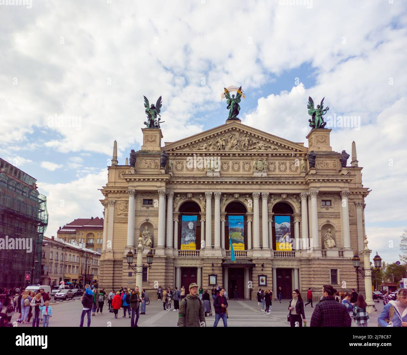 Ópera y plaza de Lviv Foto de stock