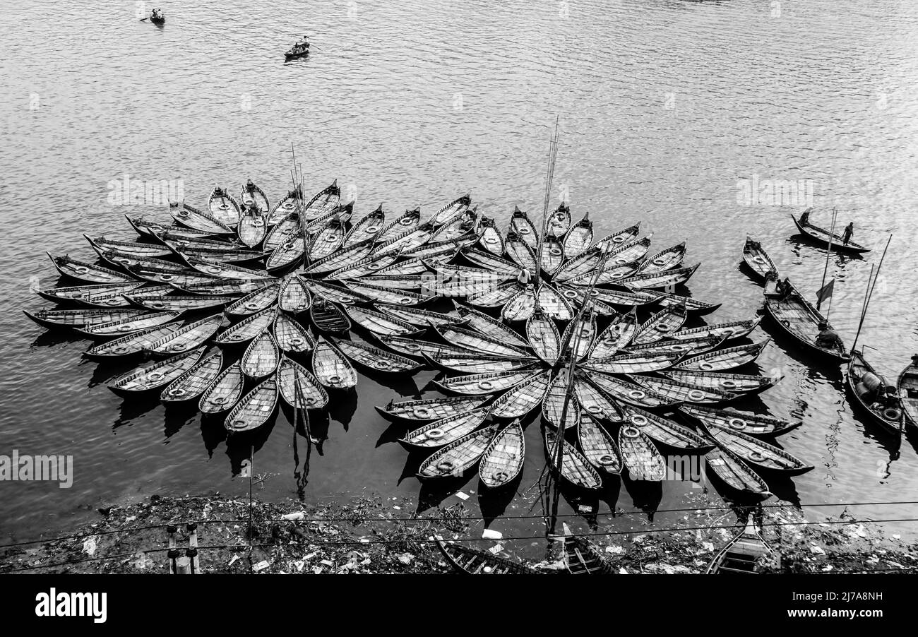 Tradicional estación de barcos de madera arquitectónica en la orilla del río imagen capturada el 24 de abril de 2022, de Dhaka, Bangladesh, Asia del Sur Foto de stock