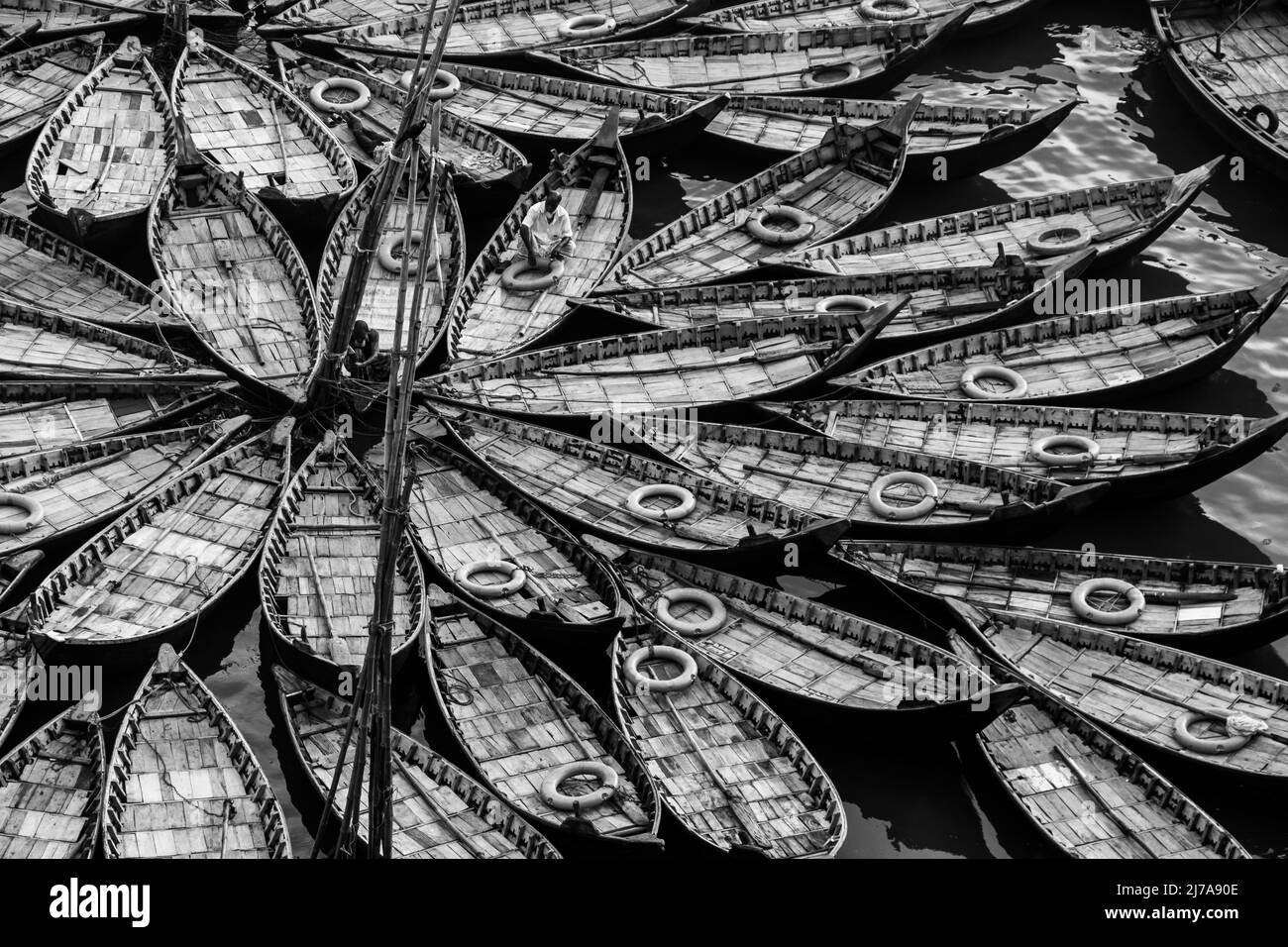 Tradicional estación de barcos de madera arquitectónica en la orilla del río imagen capturada el 24 de abril de 2022, de Dhaka, Bangladesh, Asia del Sur Foto de stock