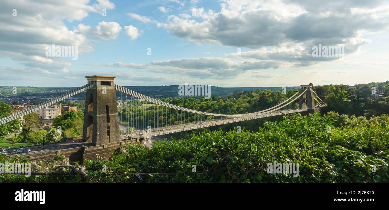 Clifton Suspension Bridge, Bristol, suroeste de Inglaterra, abarca el río Avon. Su construcción marcó un punto de inflexión en la historia de la ingeniería. Foto de stock