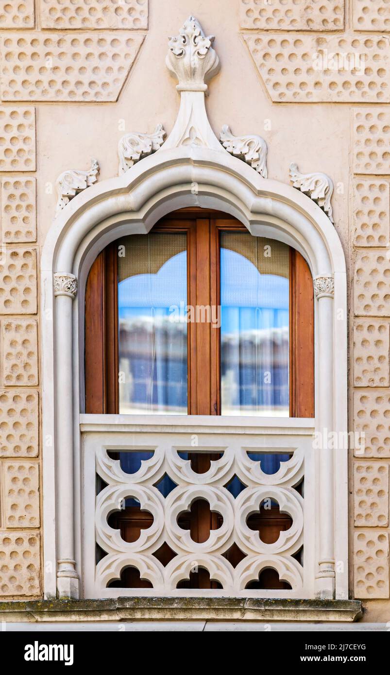Ventana de estilo morisco, detalles arquitectónicos Foto de stock