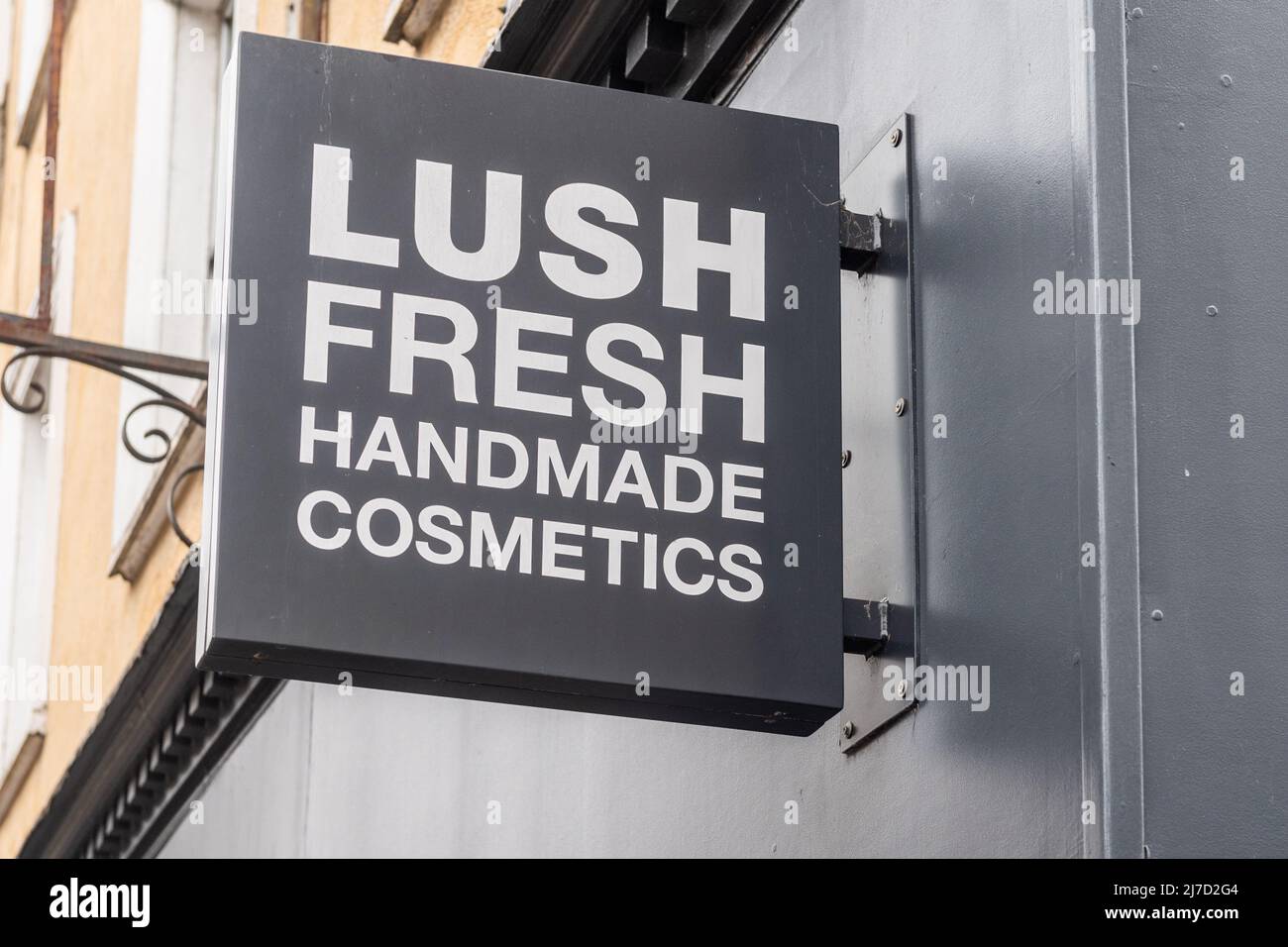 Exuberante exterior de la tienda de cosméticos hechos a mano en Cork, Irlanda. Foto de stock