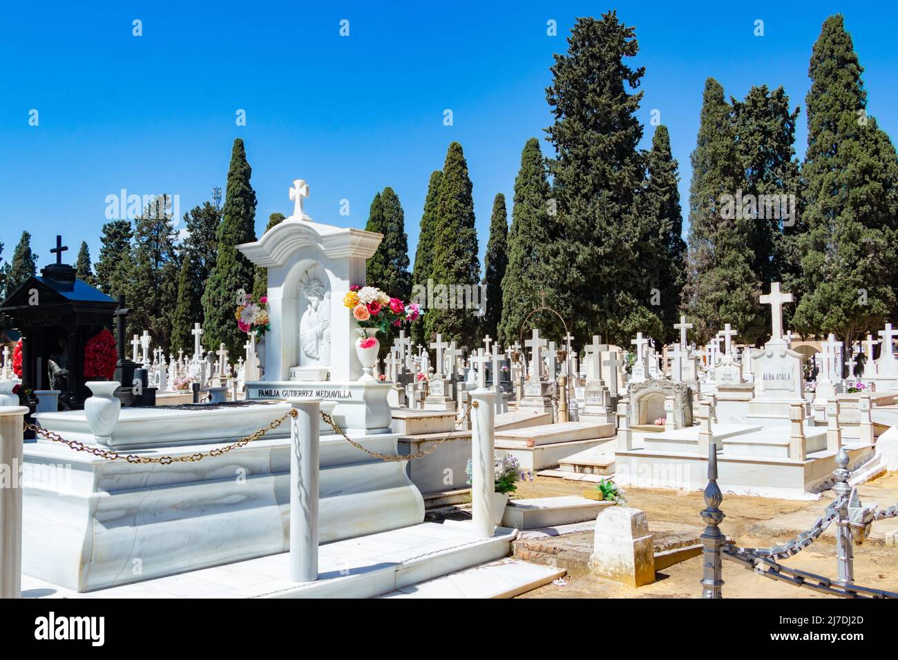 Lápidas de mármol blanco Cementerio de San Fernando en sevilla Sevilla