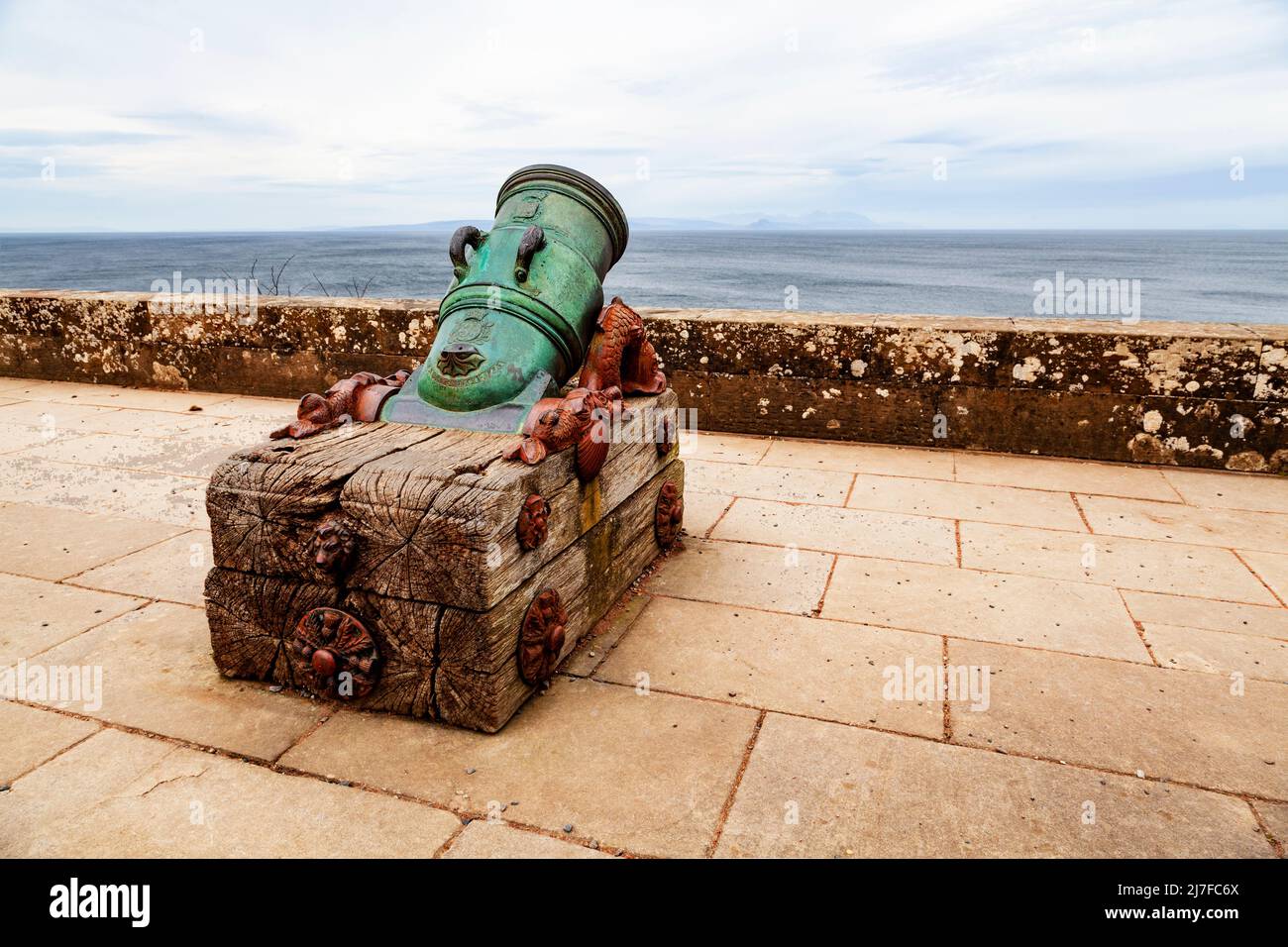 Cannon en Culzean Castle, Maybole, Ayrshire, Escocia, Reino Unido, Diseñado por el arquitecto Robert Adam a finales del siglo 18th Foto de stock