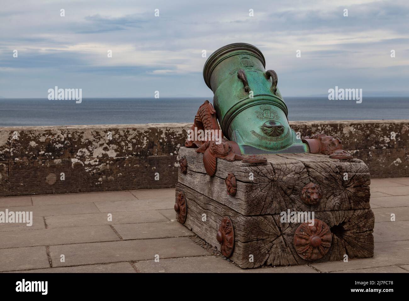 Cannon en Culzean Castle, Maybole, Ayrshire, Escocia, Reino Unido, Diseñado por el arquitecto Robert Adam a finales del siglo 18th Foto de stock