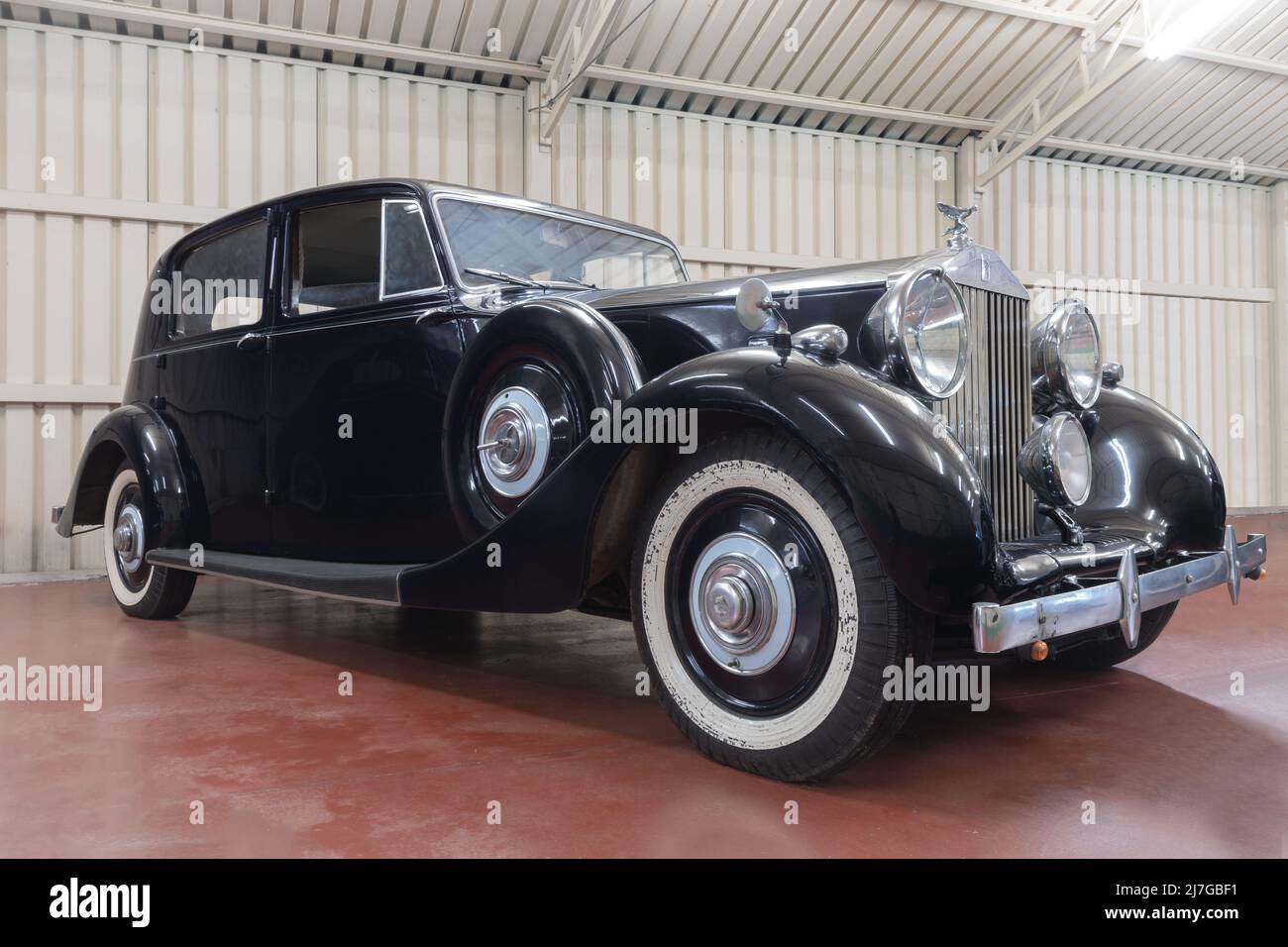 GALDAMAS, ESPAÑA-8 DE AGOSTO de 2021: 1939 Rolls-Royce 25 30 HP Wraith Berlina en Torre Loizaga (Miguel de la Via) Museo del Automóvil Foto de stock