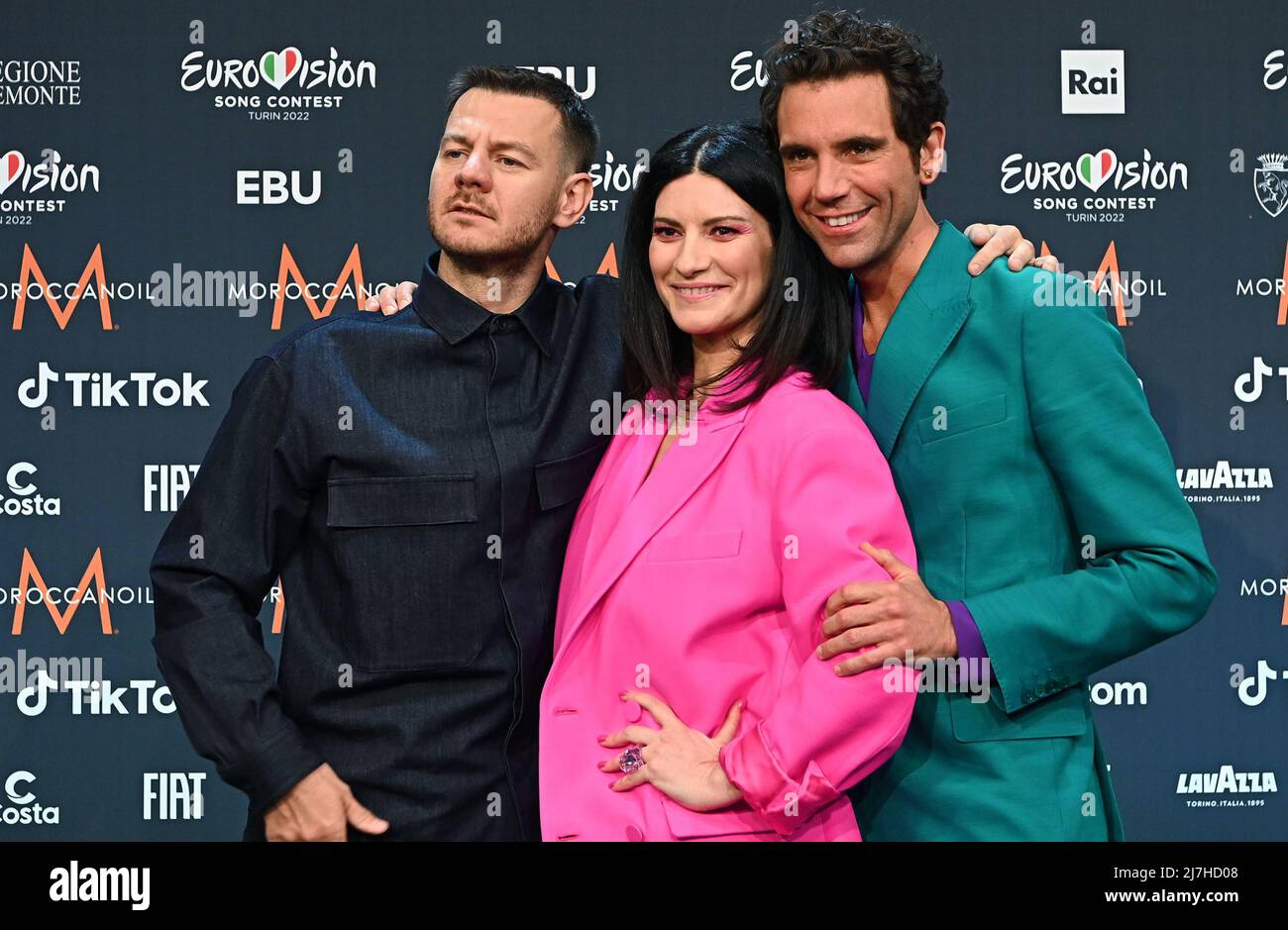 9 de mayo de 2022, TURÍN, Italia: Los directores del Festival de la Canción  de Eurovisión 2022 El presentador de radio y televisión italiano Alessandro  Cattelan (S), la cantante italiana Laura Pausini