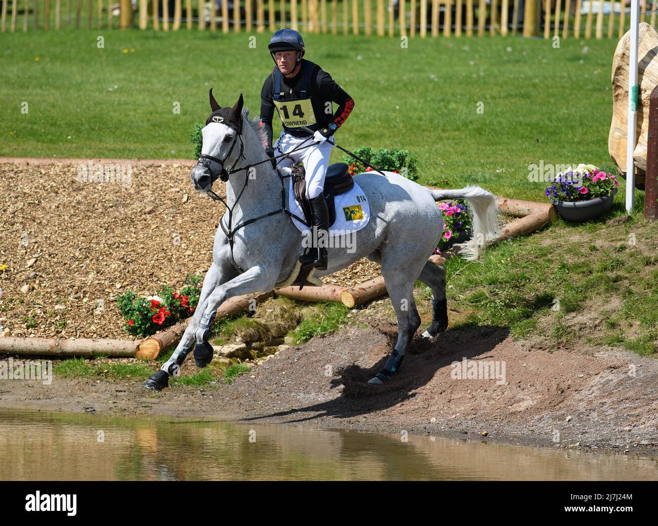 Badminton Horse Trials - Cross Country Test - Badminton, Reino Unido. 07th de mayo de 2022. Oliver Townend en Swallow Springs en el lago La prueba Cross Country en los ensayos de caballos de Badminton. Crédito : Crédito: Mark Pain/Alamy Live News Foto de stock