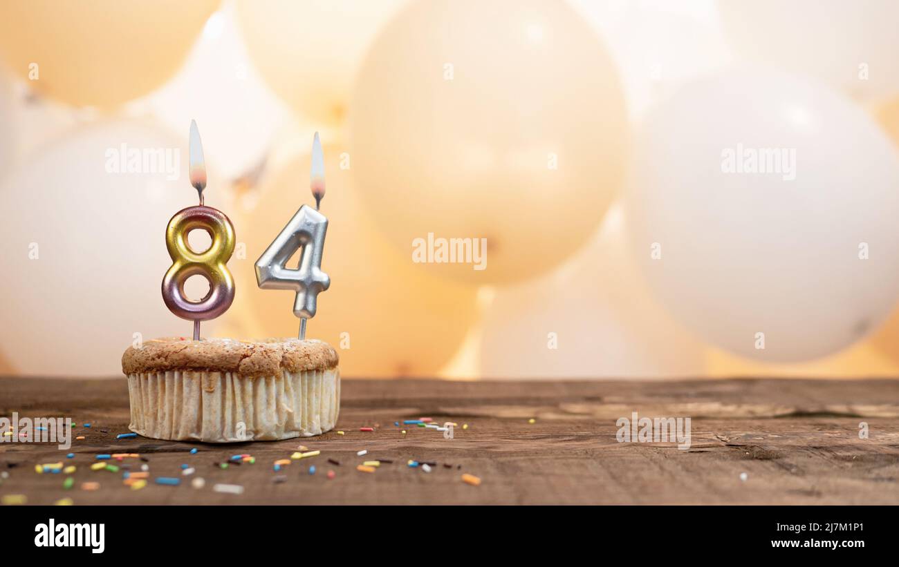 Globos dorados aniversario 4 fotografías e imágenes de alta resolución -  Alamy