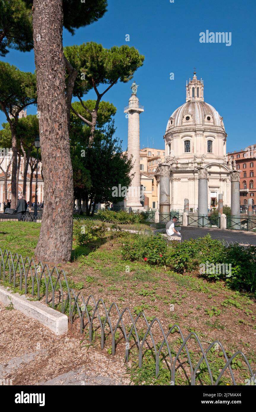 Iglesia de SS. Nome di Maria y la columna de Trajano, Roma, Lazio, Iatly Foto de stock