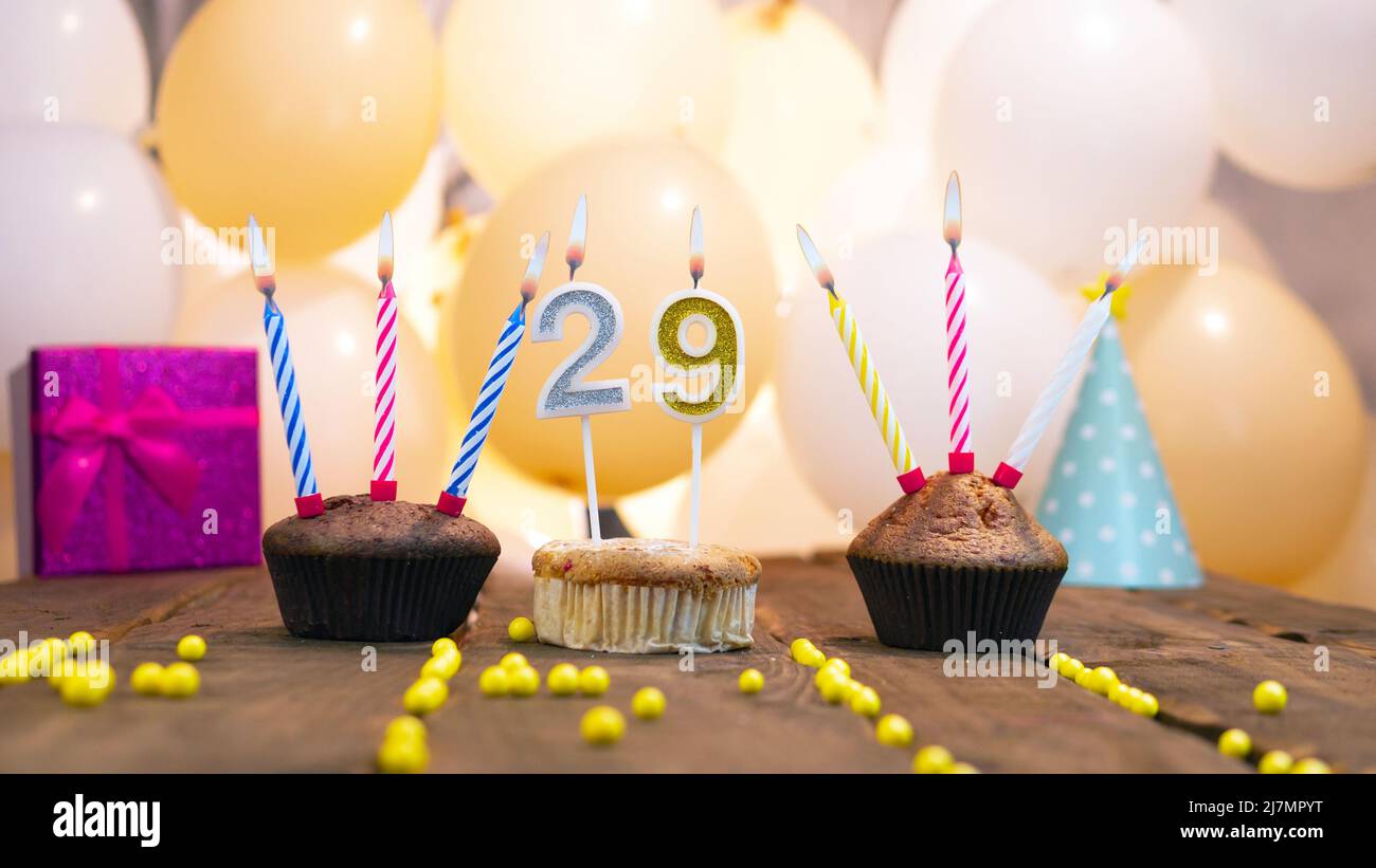 Feliz cumpleaños 2 fotografías e imágenes de alta resolución - Alamy