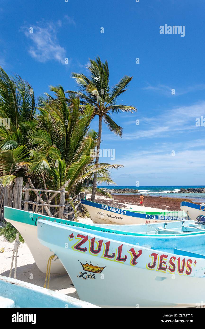 Barcos de mexico en la playa fotografías e imágenes de alta resolución -  Alamy