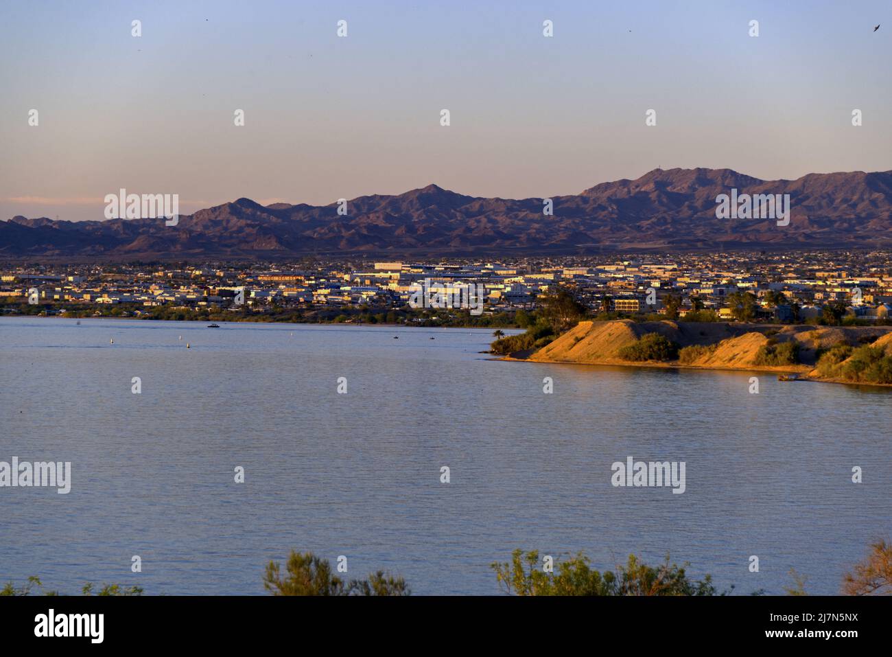 Panorama de la ciudad del lago Havasu Foto de stock