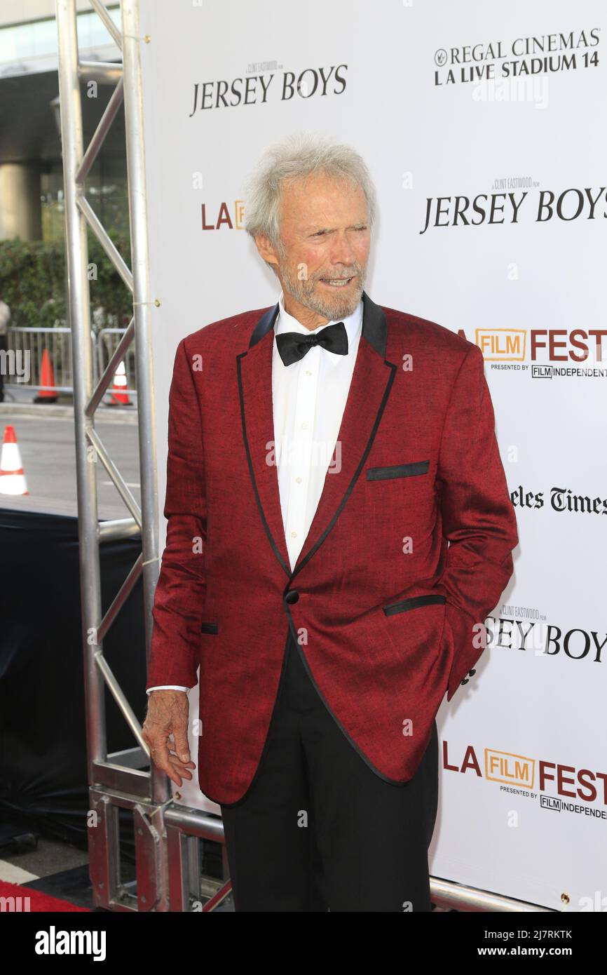 LOS ÁNGELES - 19 DE JUNIO: Clint Eastwood en el estreno 'Jersey Boys' EN  los cines Regal 14 el 19 de junio de 2014 en Los Ángeles, CA Fotografía de  stock - Alamy