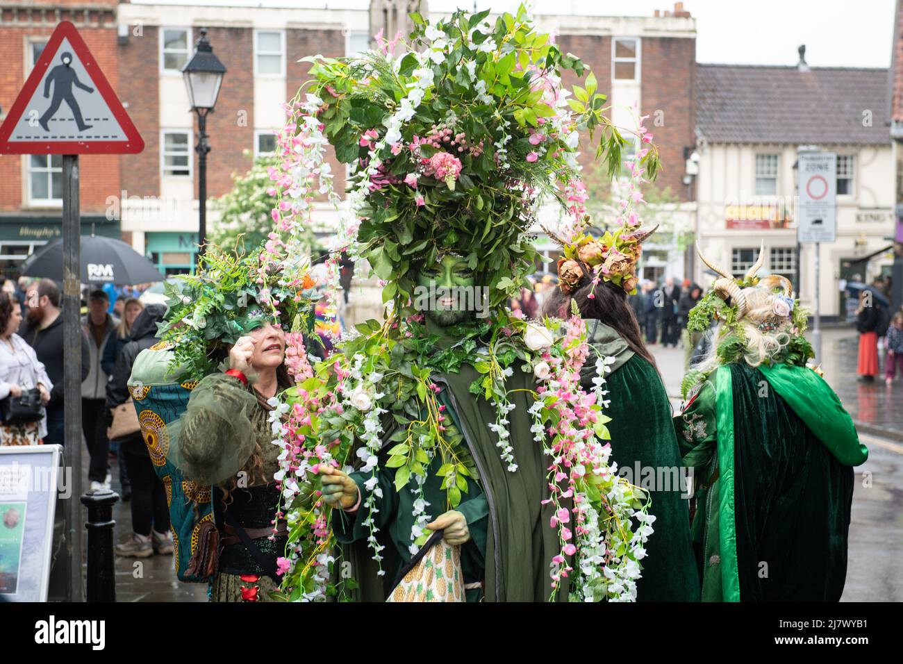Glastonbury, Somerset, Reino Unido. 1st de mayo de 2022. Las celebraciones de Beltane en Glastonbury son una interpretación moderna del antiguo rito de fertilidad pagana celta Foto de stock