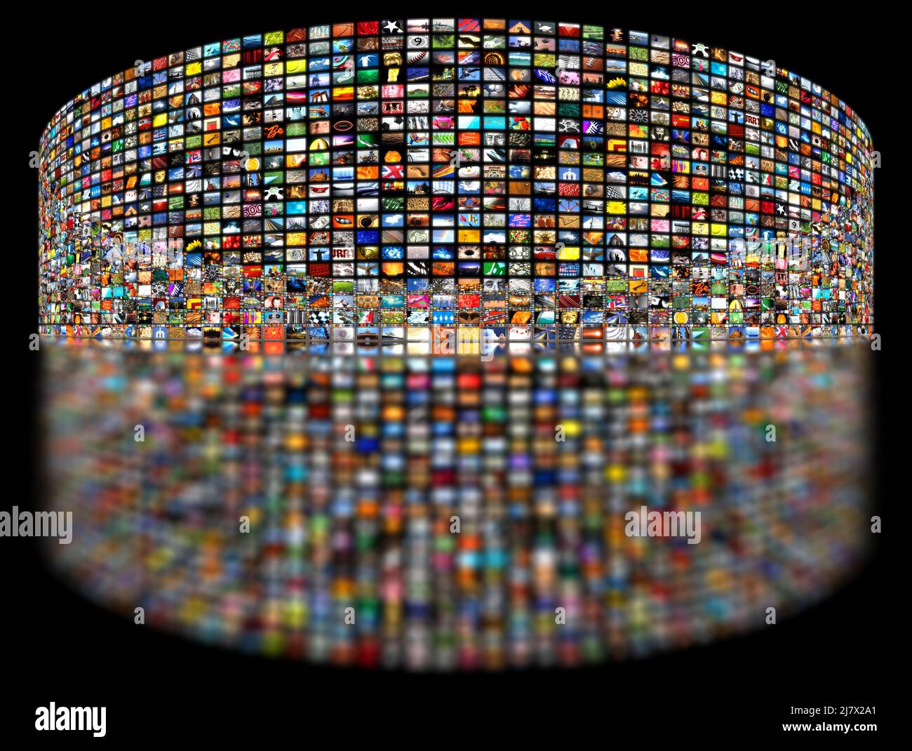 Múltiples pantallas que muestran un mosaico de cientos de imágenes. Transmisión de televisión. Broadcast, Information worm hole, Choice, Network, Catch up Services Foto de stock