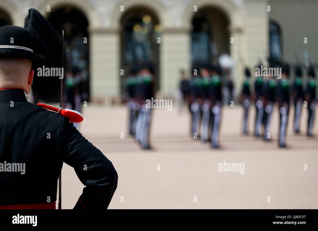 Oslo, Noruega. 29 de abril de 2022: Guardias reales del ejército noruego en línea de orden en Oslo, Noruega. Foto de stock