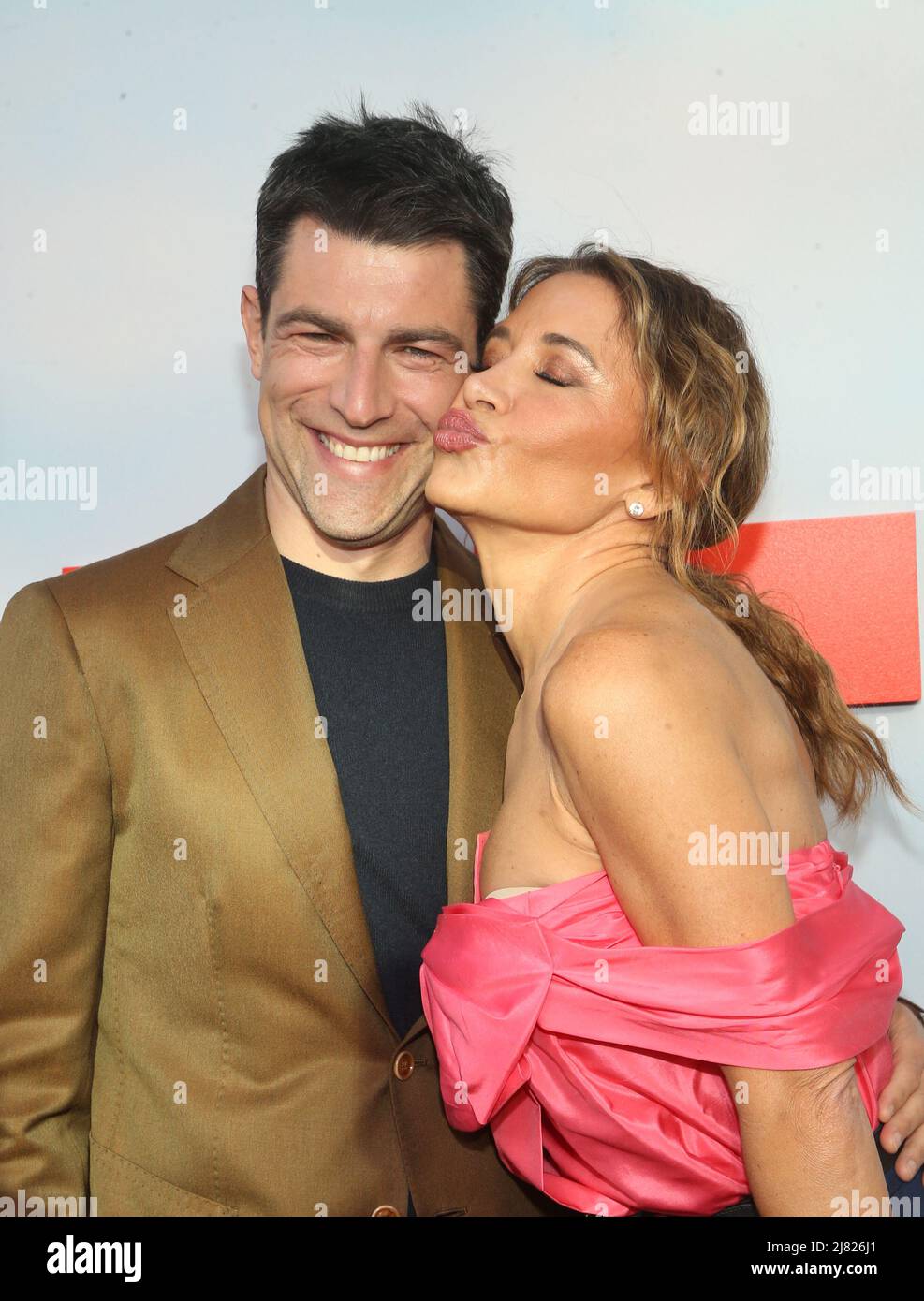 Max greenfield and tess sanchez fotografías e imágenes de alta resolución -  Alamy