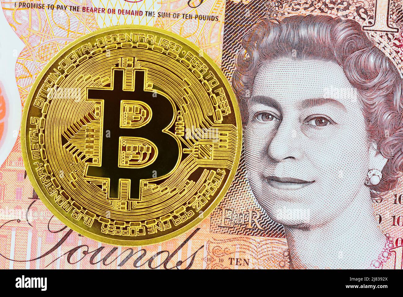 Bitcoin y una libra británica, Reino Unido Foto de stock