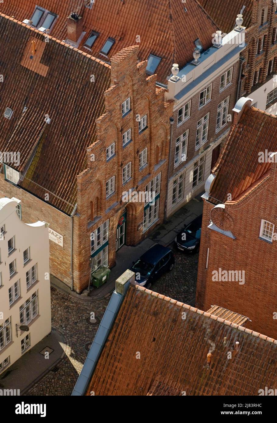 Vista de pájaro de los callejones del casco antiguo, Lübeck, Schleswig-Holstein, Alemania Foto de stock