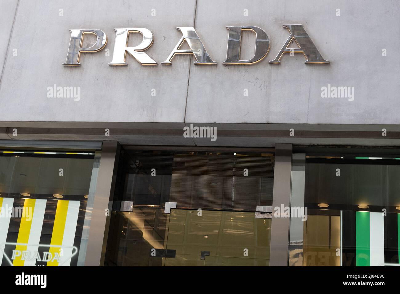 Un cartel de la tienda DE PRADA, el 07 de mayo de 2022 en la ciudad de  Nueva York, Estados Unidos. Foto de David Niviere/ABACAPRESS.COM Fotografía  de stock - Alamy