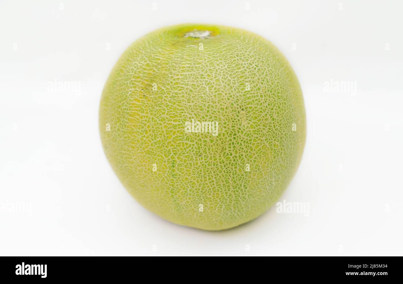 Melón Fruta melón aislada sobre fondo blanco. Fruta de melón verde Fotografía de stock Alamy