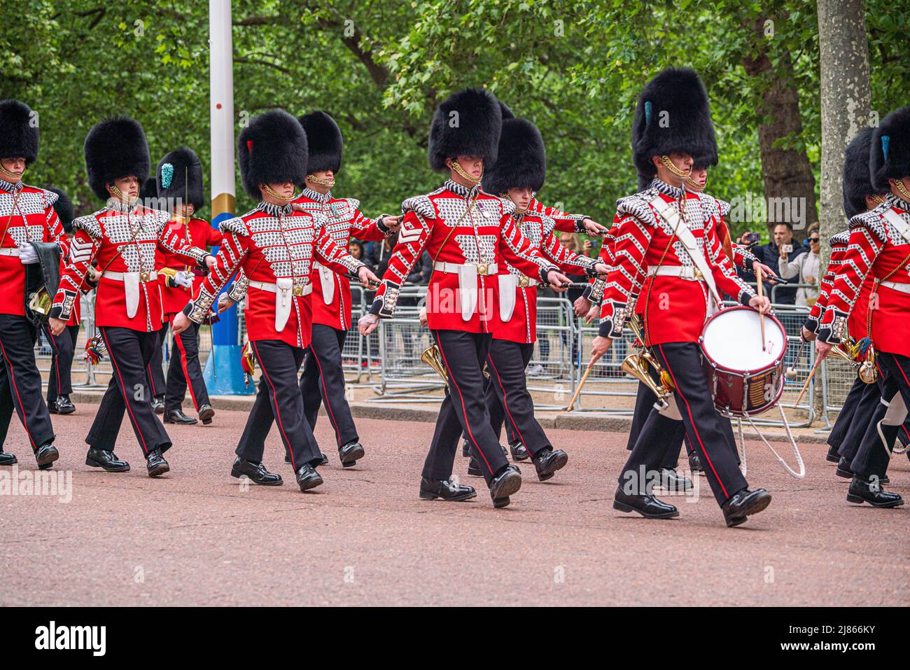 Londres, Reino Unido, 13 de mayo de 2022. Los miembros de la banda de