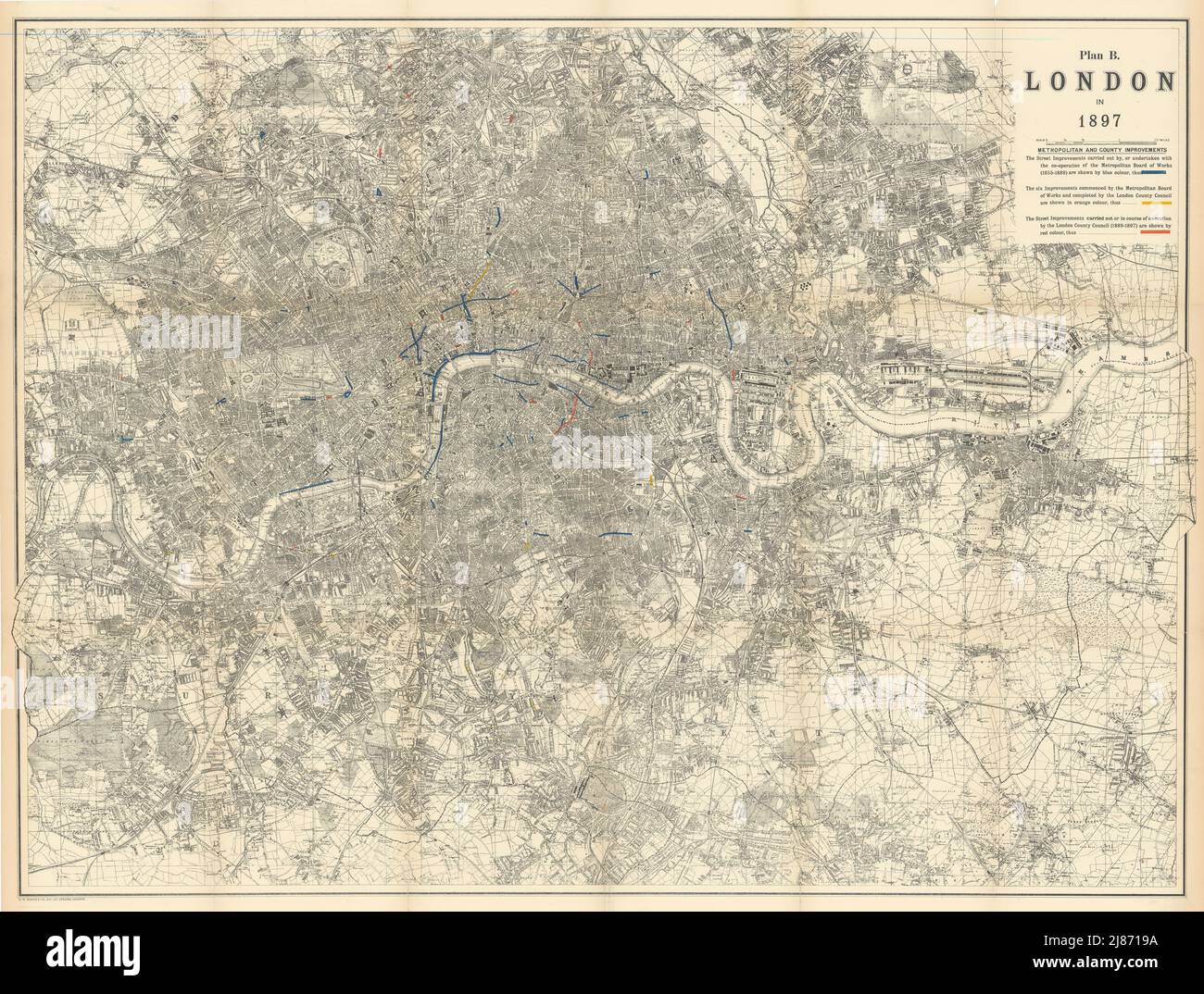 Londres en 1897 con mejoras en las calles desde 1855. 80 x 105 cm. Edwards 1898 MAP Foto de stock